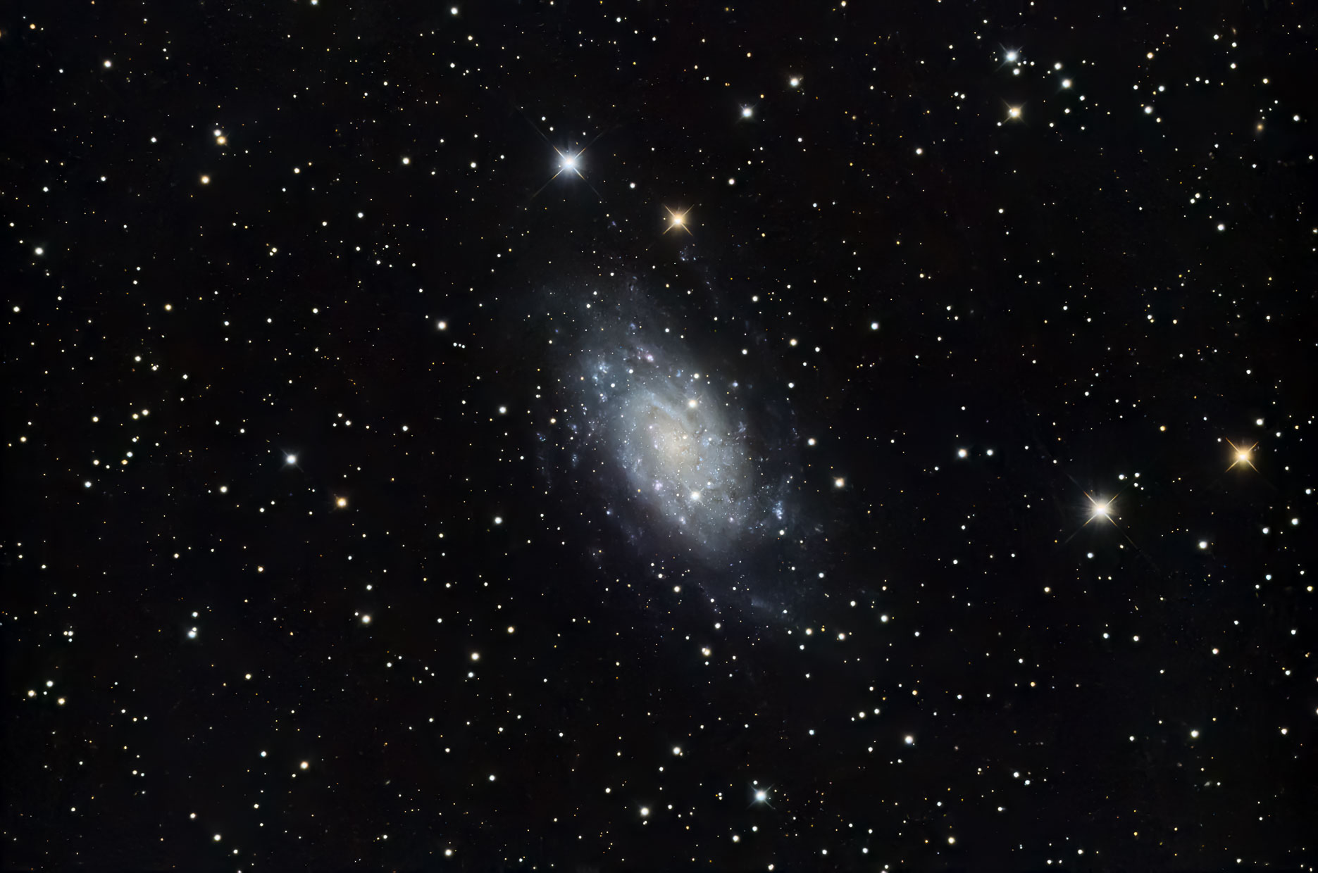 NGC2403_int_spcc_mlt_gc_2arcsinh_bxt_ghyps_ct.jpg